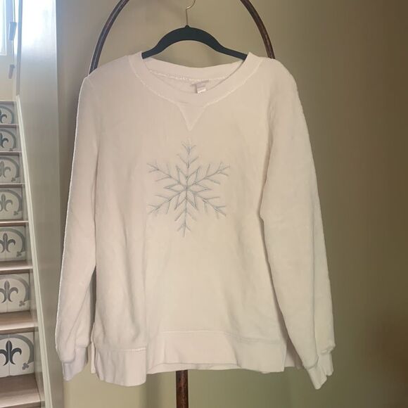 Soft Fuzzy Snowflake Christmas Top - Picture 1 of 7